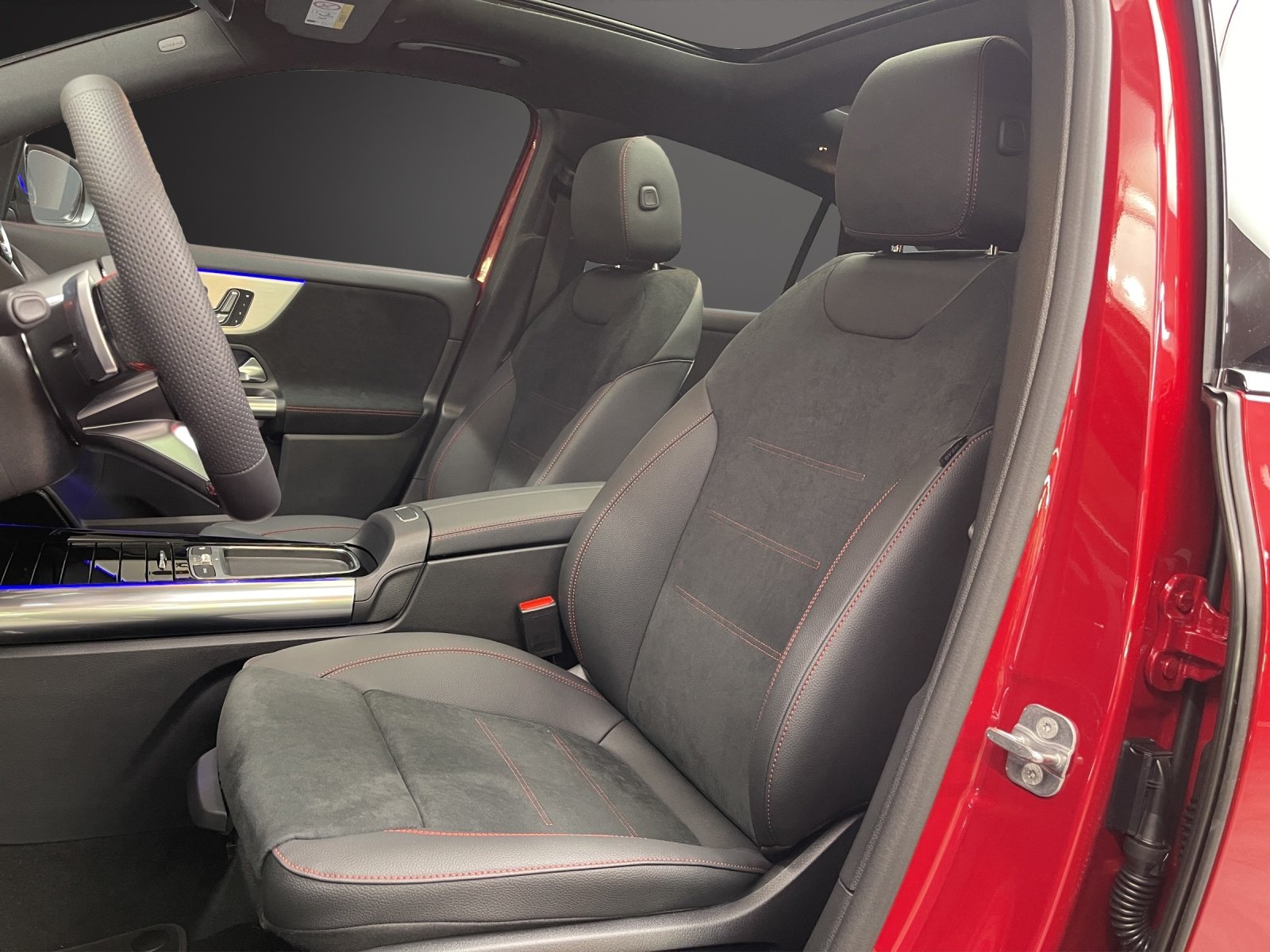 MERCEDES-BENZ GLA 200 7G-DCT Night Star, Mild-Hybrid Petrol/Electric, Ex-demonstrator, Automatic - 7