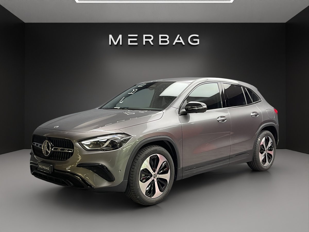 MERCEDES-BENZ GLA 200 7G-DCT