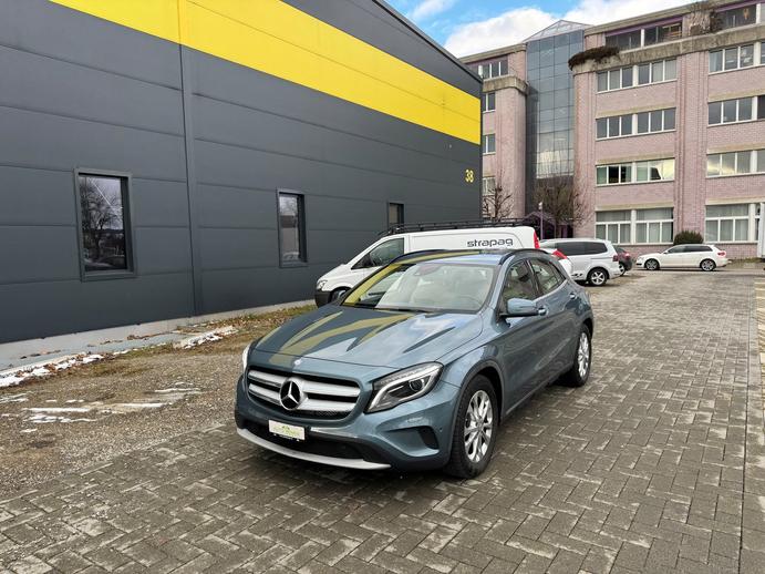 MERCEDES-BENZ GLA 200 Style 7G-DCT, Petrol, Second hand / Used, Automatic