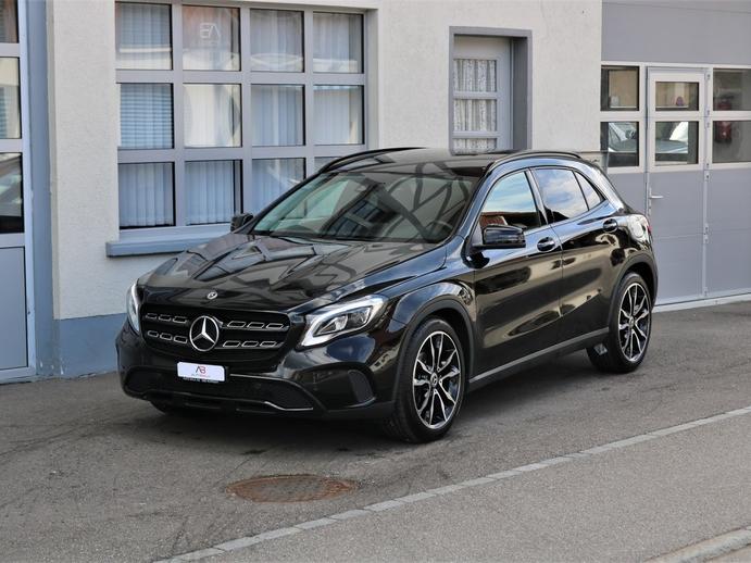 MERCEDES-BENZ GLA 200 Night Star 7G-DCT, Petrol, Second hand / Used, Automatic