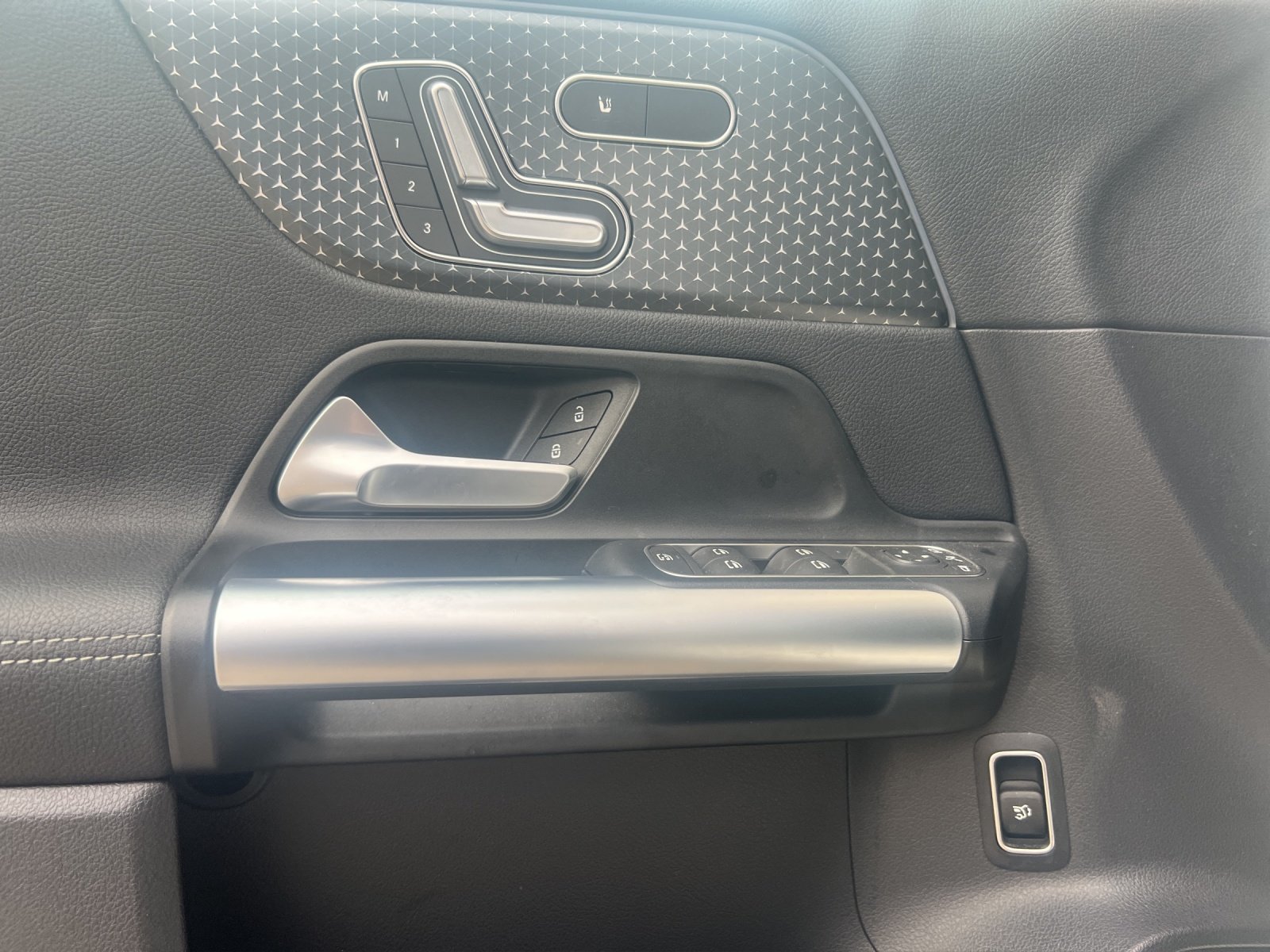 MERCEDES-BENZ GLA 200 7G-DCT, Benzin, Occasion / Gebraucht, Automat - 6