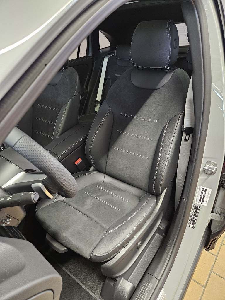 MERCEDES-BENZ GLA 220 d 4Matic AMG Line Swiss Star, Diesel, Auto nuove, Automatico - 5
