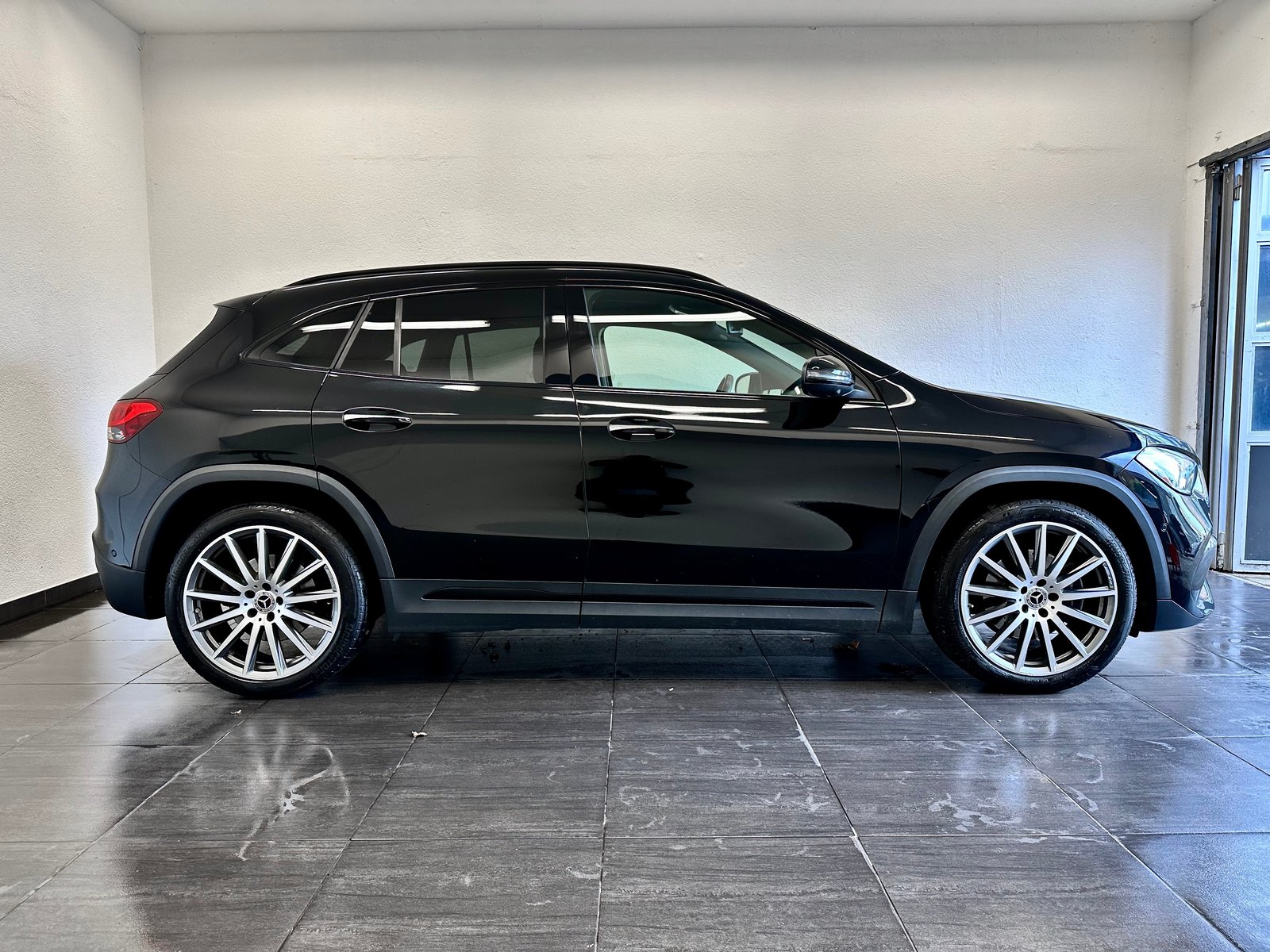 MERCEDES-BENZ GLA 220d 4Matic AMG Line 8G-DCT, Diesel, Second hand / Used, Automatic - 5