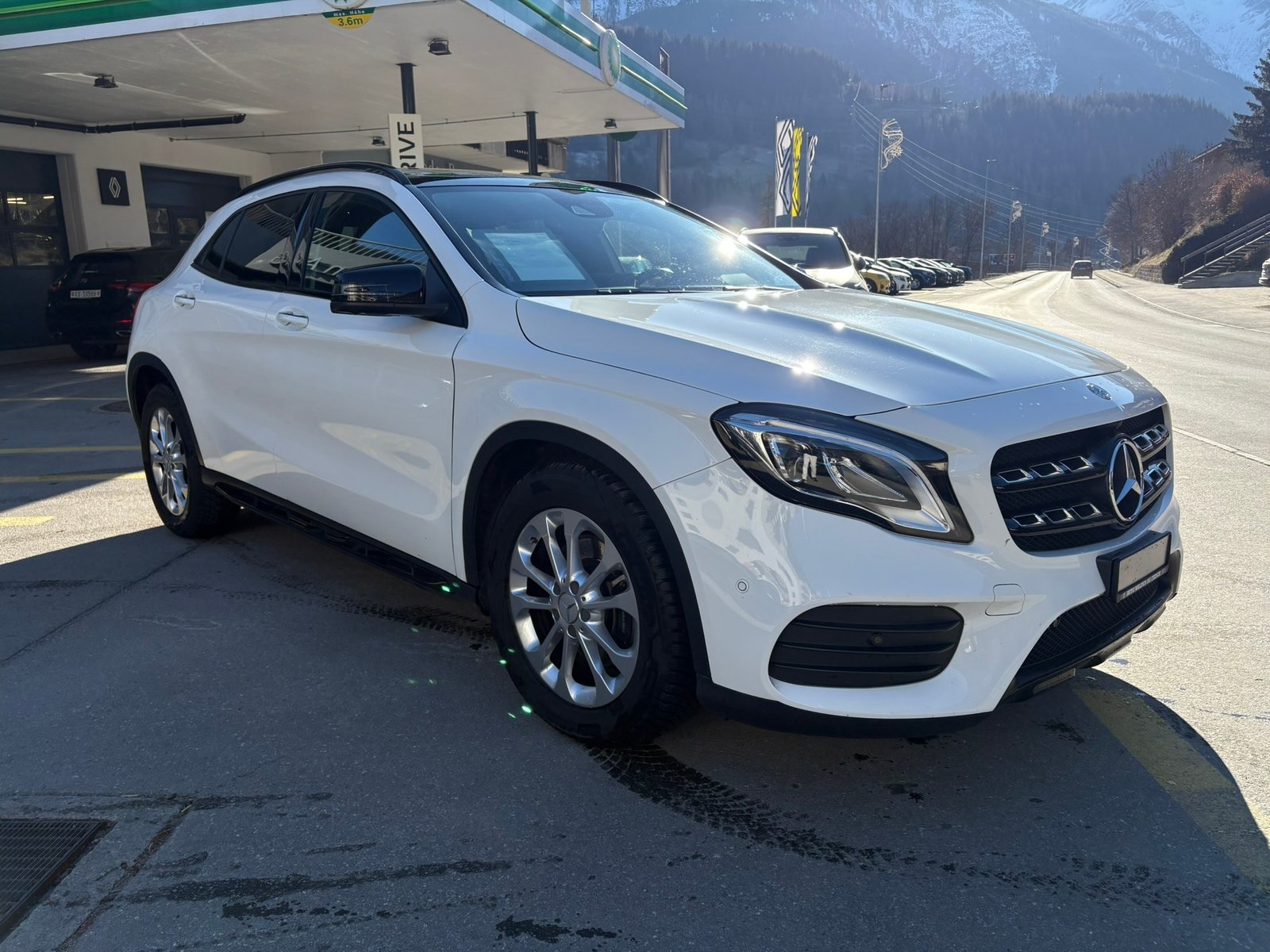 MERCEDES-BENZ GLA 220 AMG Line 4Matic, Benzin, Occasion / Gebraucht, Automatik - 2
