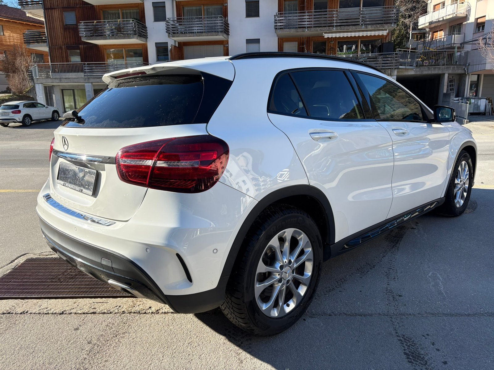 MERCEDES-BENZ GLA 220 AMG Line 4Matic, Benzin, Occasion / Gebraucht, Automatik - 3