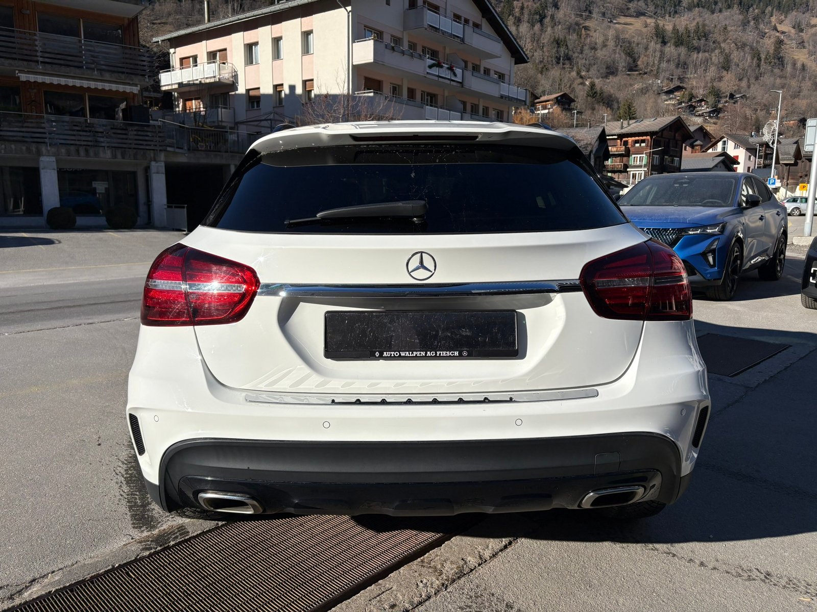 MERCEDES-BENZ GLA 220 AMG Line 4Matic, Benzin, Occasion / Gebraucht, Automatik - 4