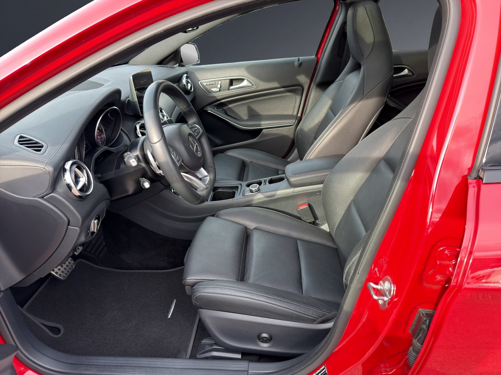 MERCEDES-BENZ GLA 220 AMG Line 4Matic 7G-DCT, Essence, Occasion / Utilisé, Automatique - 6