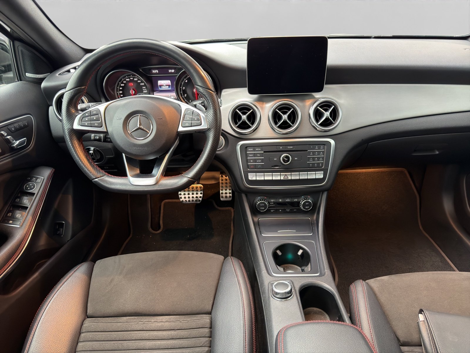 MERCEDES-BENZ GLA 220 AMG Line 4m, Benzin, Occasion / Gebraucht, Automatik - 7