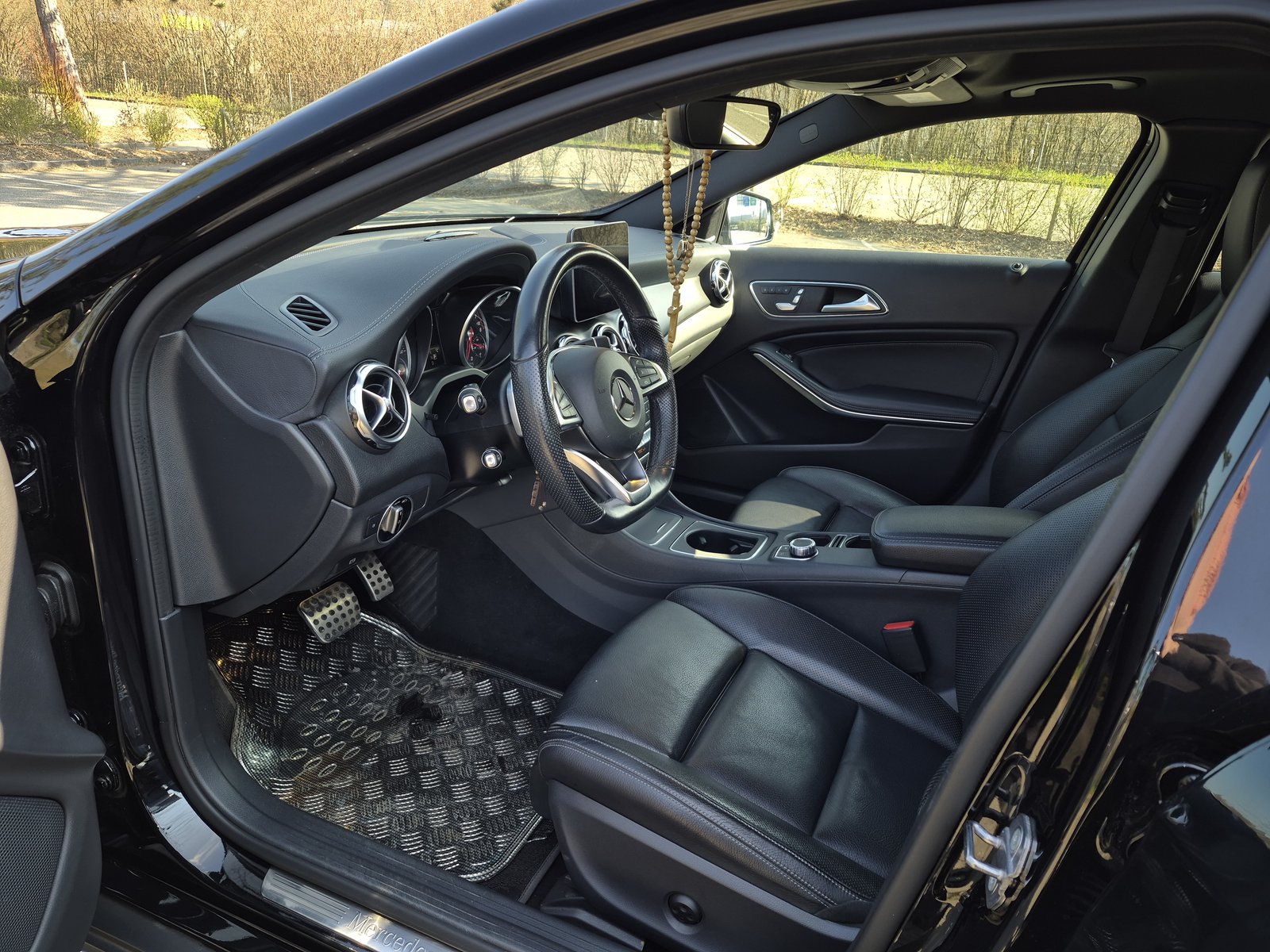 MERCEDES-BENZ GLA-Klasse X156 GLA 220 AMG Line 4m, Benzin, Occasion / Gebraucht, Automatik - 4