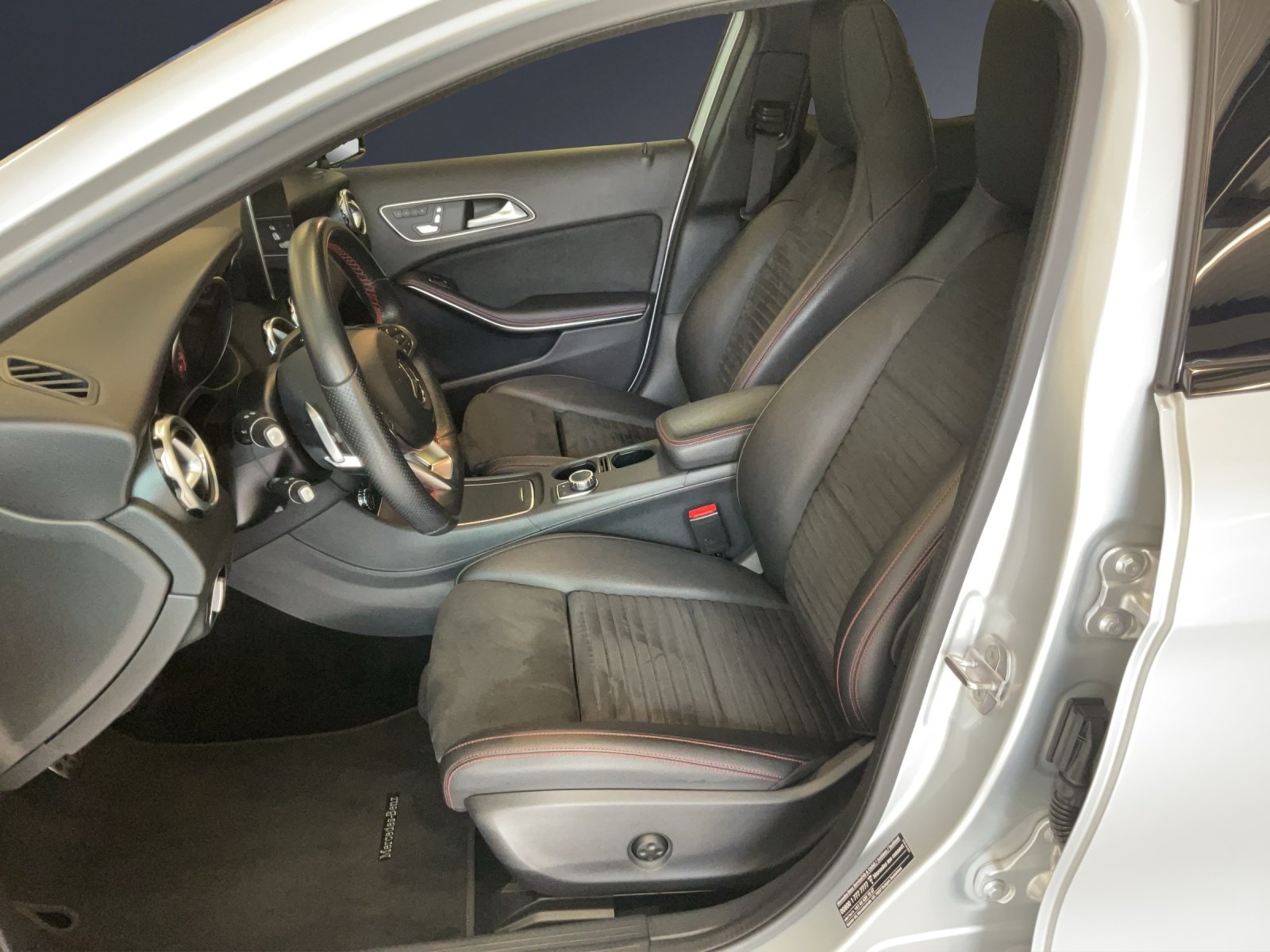 MERCEDES-BENZ GLA 220 AMG Line 4Matic, Benzin, Occasion / Gebraucht, Automatik - 7
