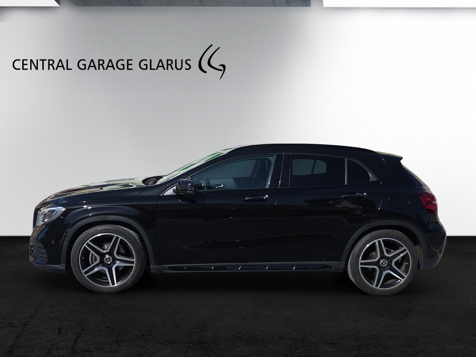 MERCEDES-BENZ GLA 220 AMG Line 4Matic 7G-DCT, Petrol, Second hand / Used, Automatic - 4