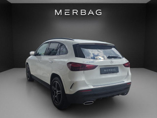 MERCEDES-BENZ GLA 220 4Matic 8G-DCT, Mild-Hybrid Benzin/Elektro, Occasion / Gebraucht, Automatik - 4