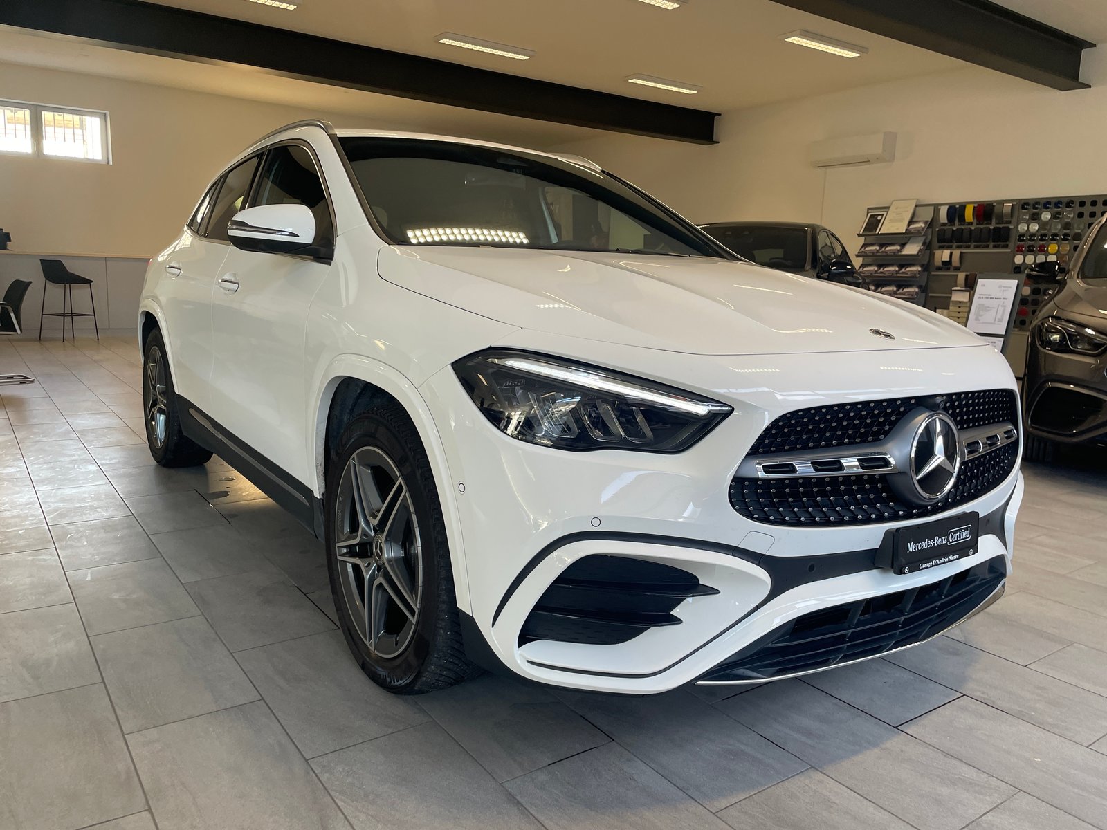 MERCEDES-BENZ GLA 220d 4Matic 8G-DCTSwiss Star AMG Line, Diesel, Occasioni / Usate, Automatico - 3