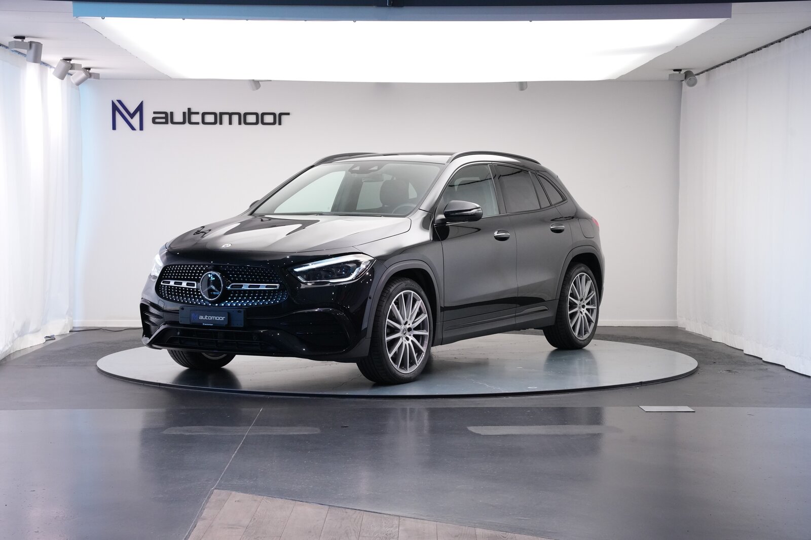MERCEDES-BENZ GLA 220d 4Matic AMG Line 8G-DCT *AHK* *Panoram