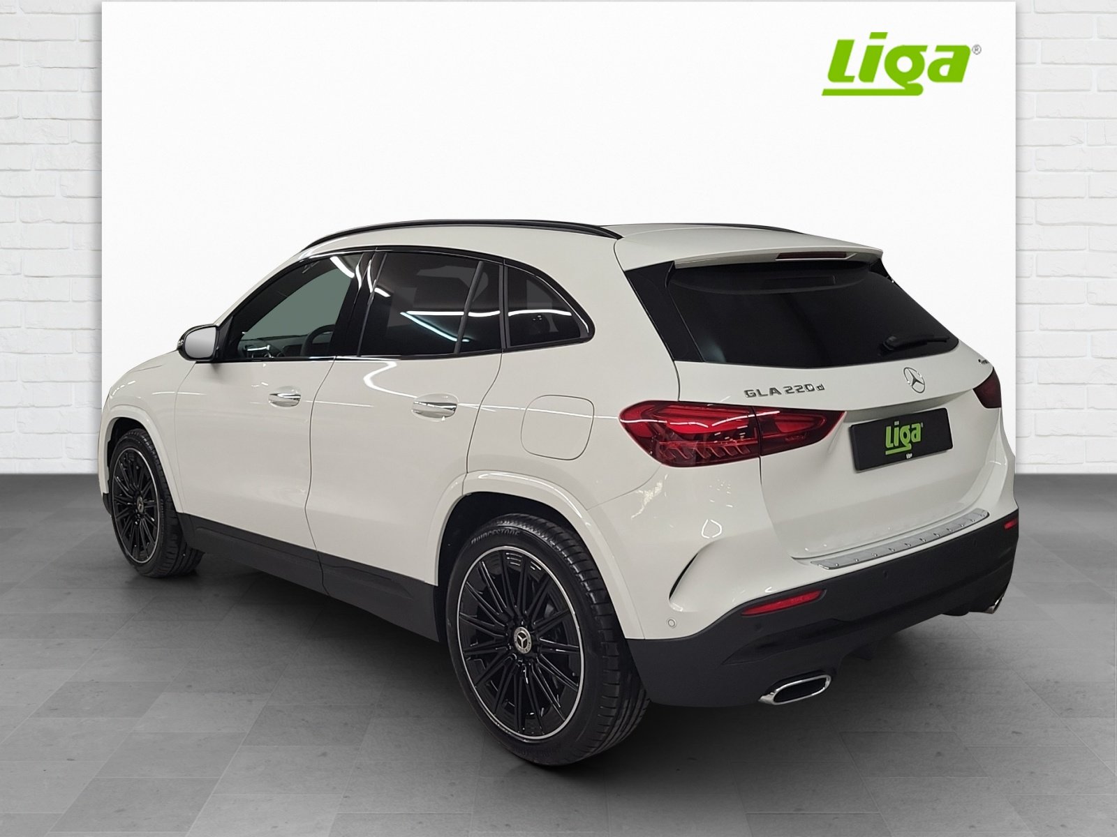 MERCEDES-BENZ GLA 220 d AMG Line 4Matic Swiss Star, Diesel, Ex-demonstrator, Automatic - 4