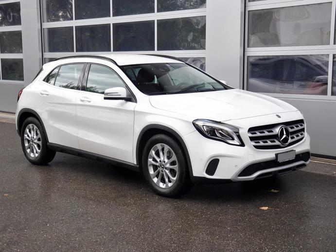 MERCEDES-BENZ GLA 220 Style 4Matic 7G-DCT, Petrol, Second hand / Used, Automatic