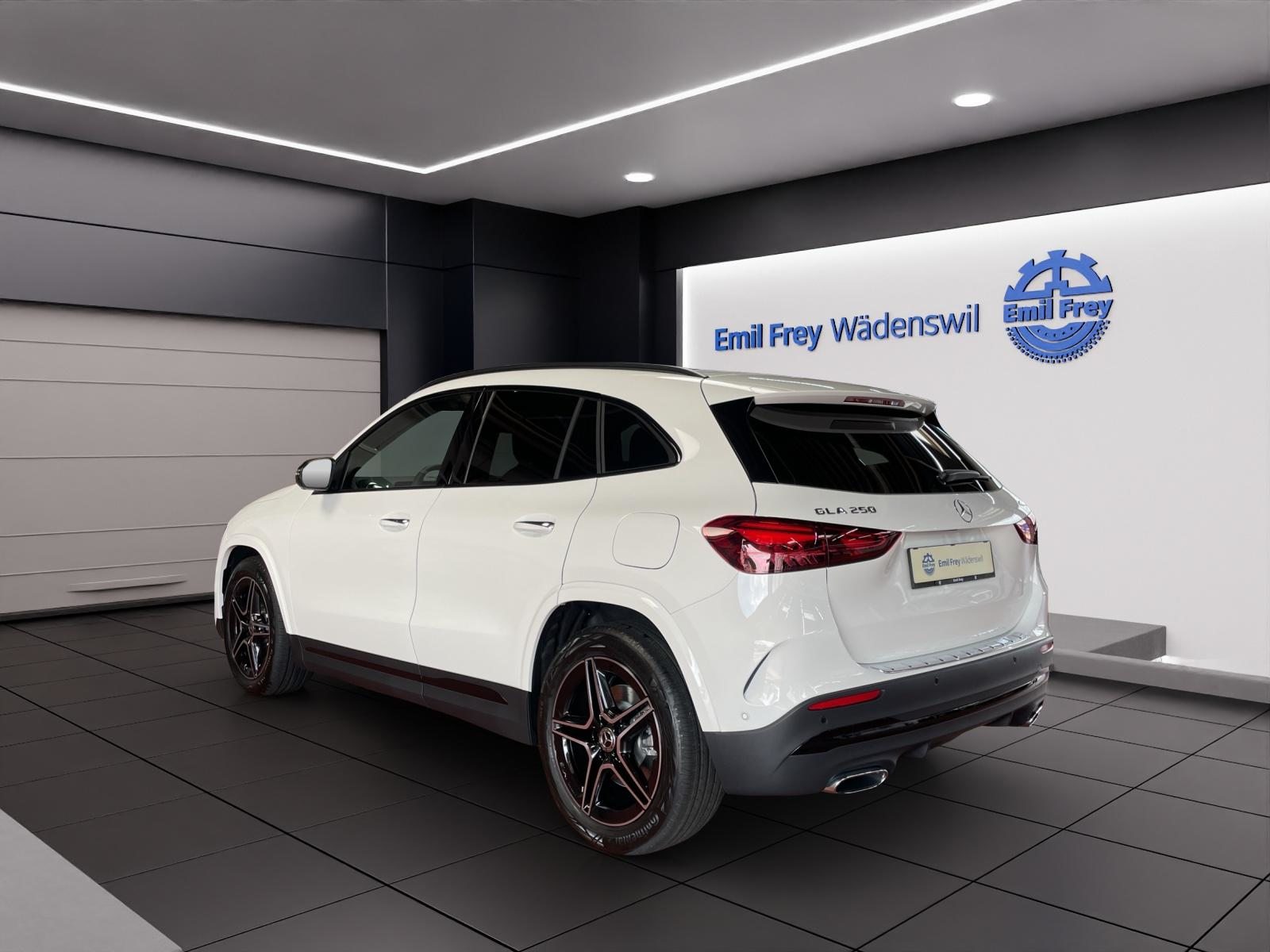 MERCEDES-BENZ GLA 250 4MATIC Swiss Star AMG Line, Hybride Leggero Benzina/Elettrica, Auto nuove, Automatico - 3