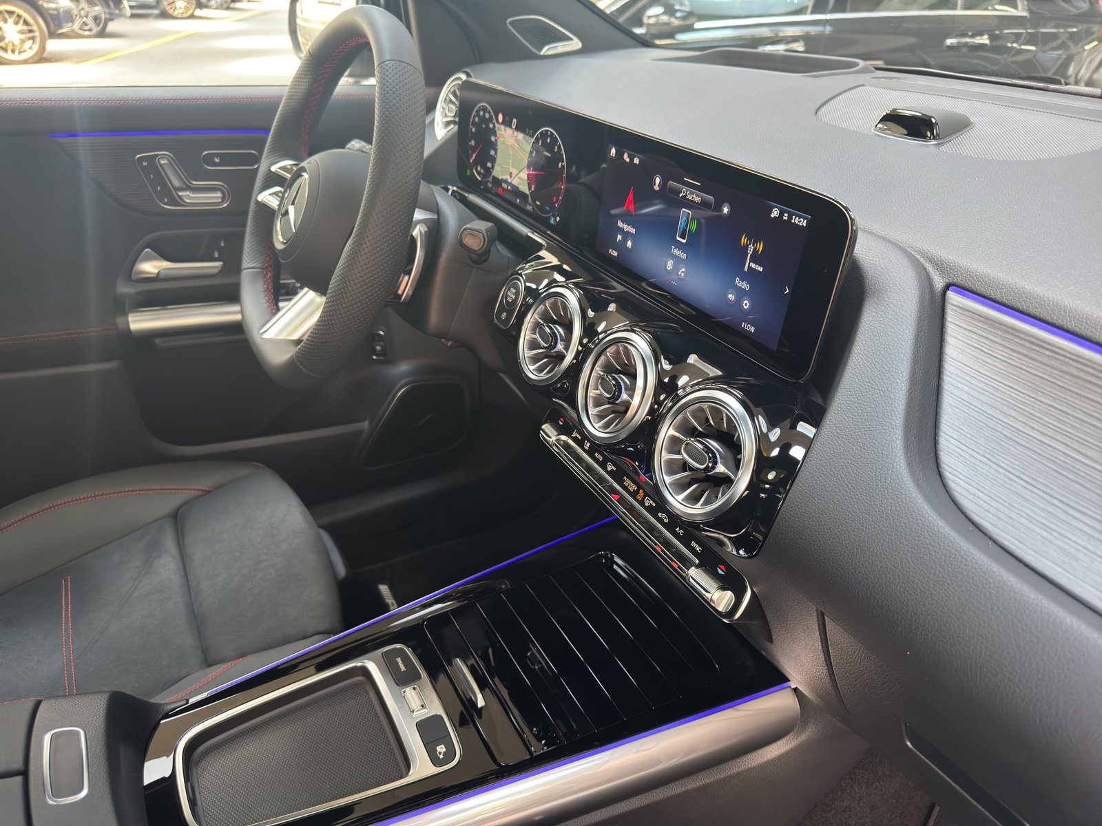 MERCEDES-BENZ GLA 250 Swiss Star AMG Line 4matic, Mild-Hybrid Benzin/Elektro, Neuwagen, Automatik - 4