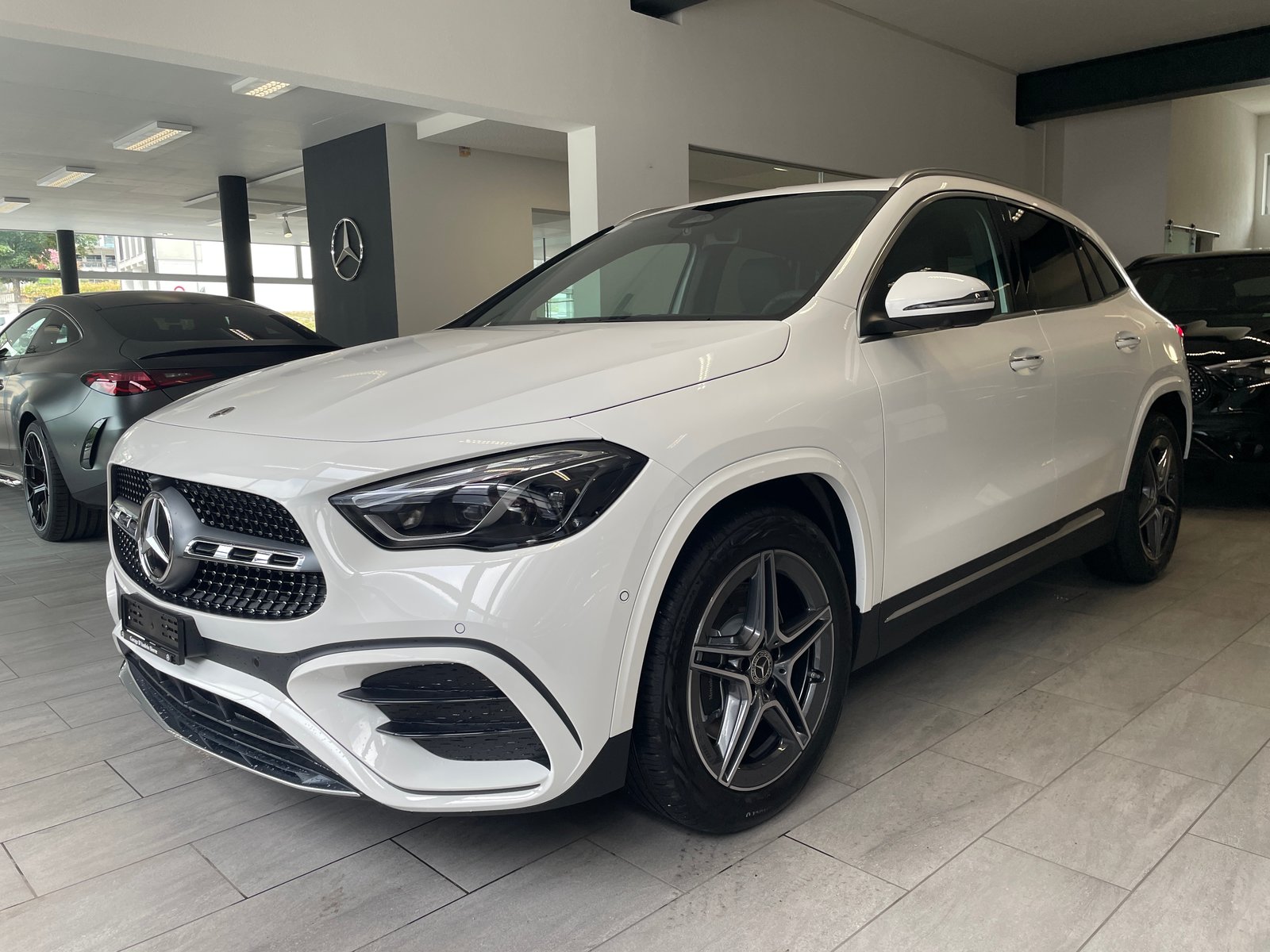 MERCEDES-BENZ GLA 250 4Matic 8G-DCT AMG Line Swiss Star