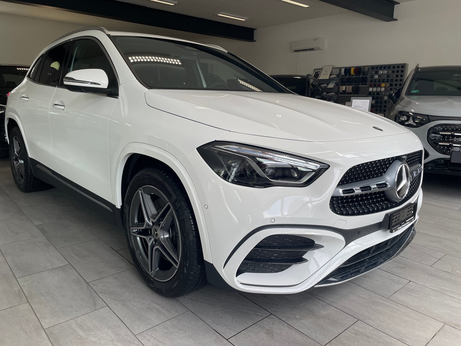 MERCEDES-BENZ GLA 250 4Matic 8G-DCT AMG Line Swiss Star, Hybride Léger Essence/Électricité, Voiture nouvelle, Automatique - 3