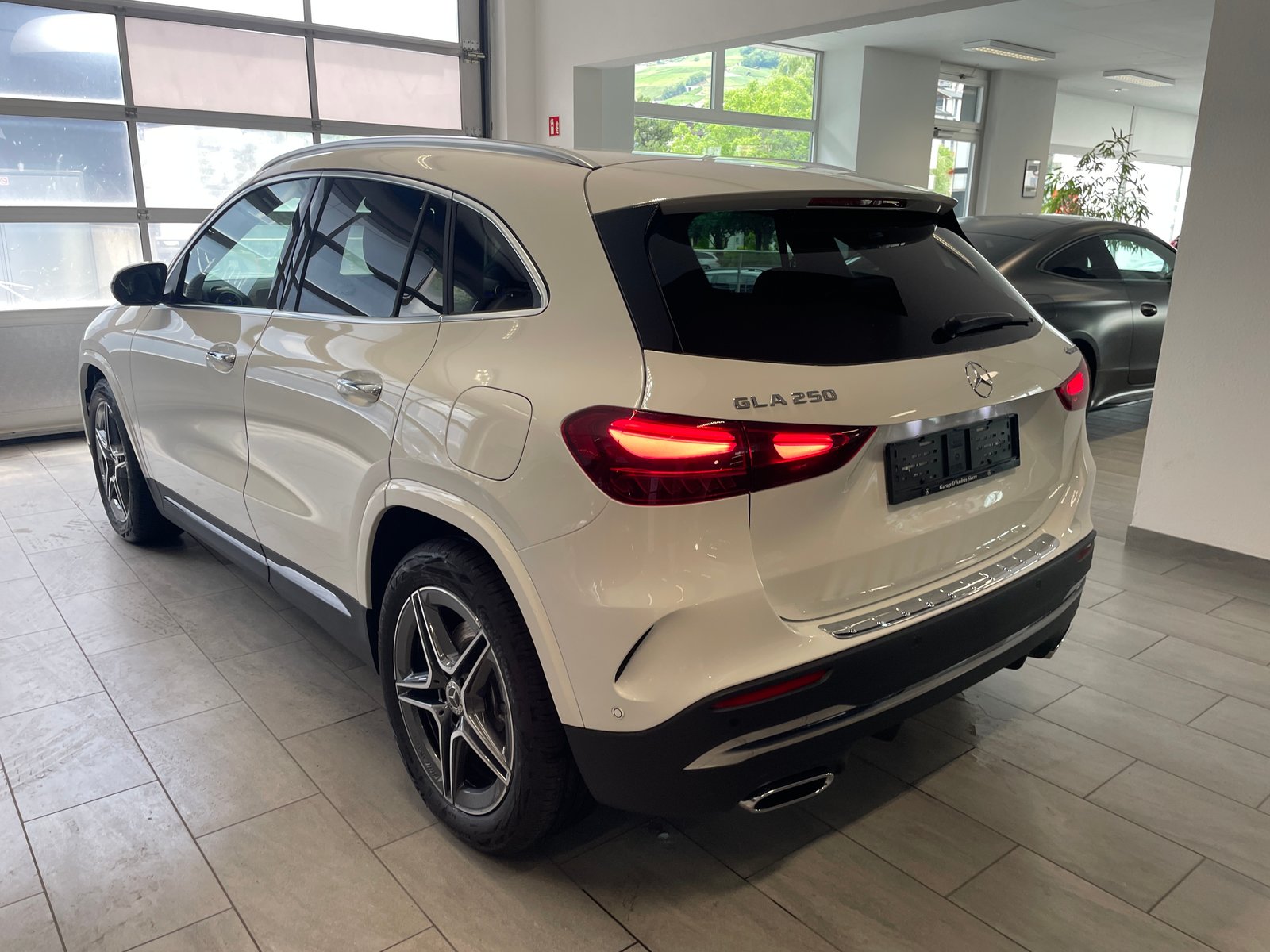 MERCEDES-BENZ GLA 250 4Matic 8G-DCT AMG Line Swiss Star, Hybride Léger Essence/Électricité, Voiture nouvelle, Automatique - 5