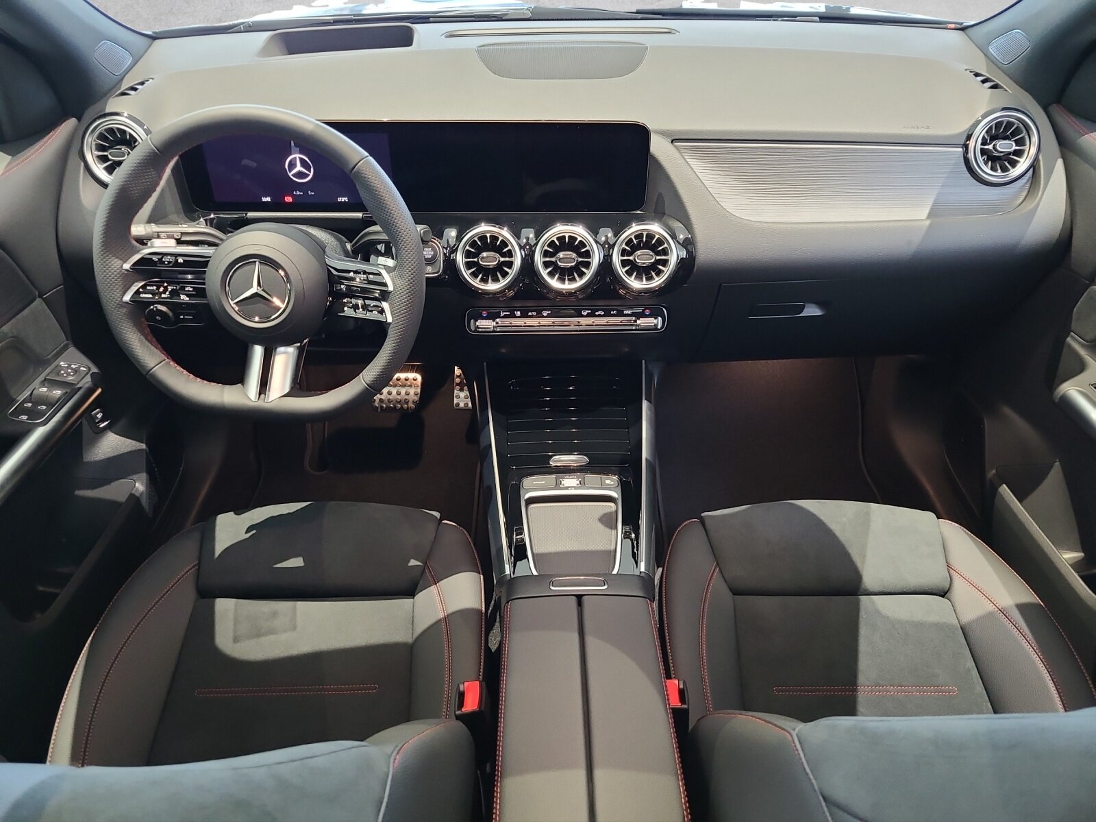 MERCEDES-BENZ GLA 250 AMG 4M Swiss Star  H247, Hybride Léger Essence/Électricité, Voiture nouvelle, Automatique - 4