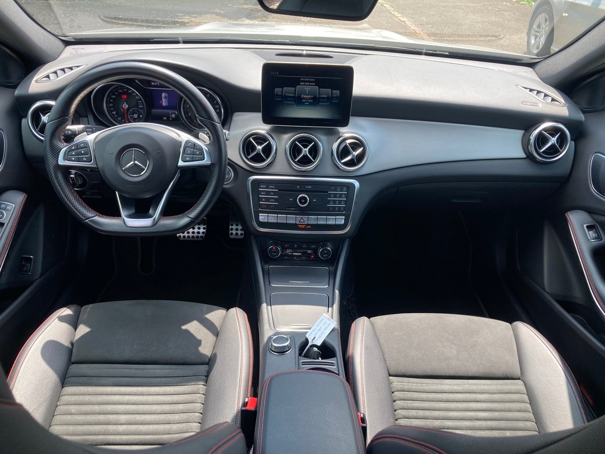 MERCEDES-BENZ GLA 250 AMG Line 4Matic 7G-DCT *AHK 1500Kg*, Benzin, Occasion / Gebraucht, Automatik - 7