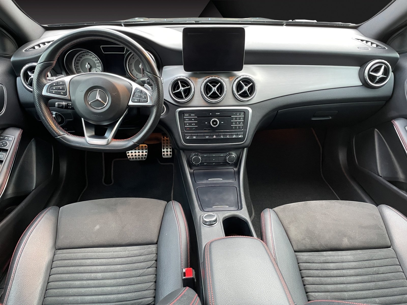 MERCEDES-BENZ GLA 250 AMG Line 4Matic 7G-DCT, Essence, Occasion / Utilisé, Automatique - 7