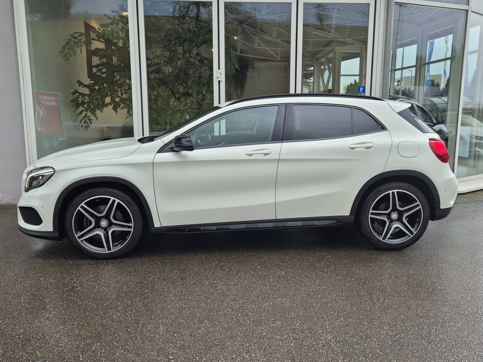 MERCEDES-BENZ GLA 250 AMG Line 4Matic 7G-DCT, Benzin, Occasion / Gebraucht, Automatik - 4