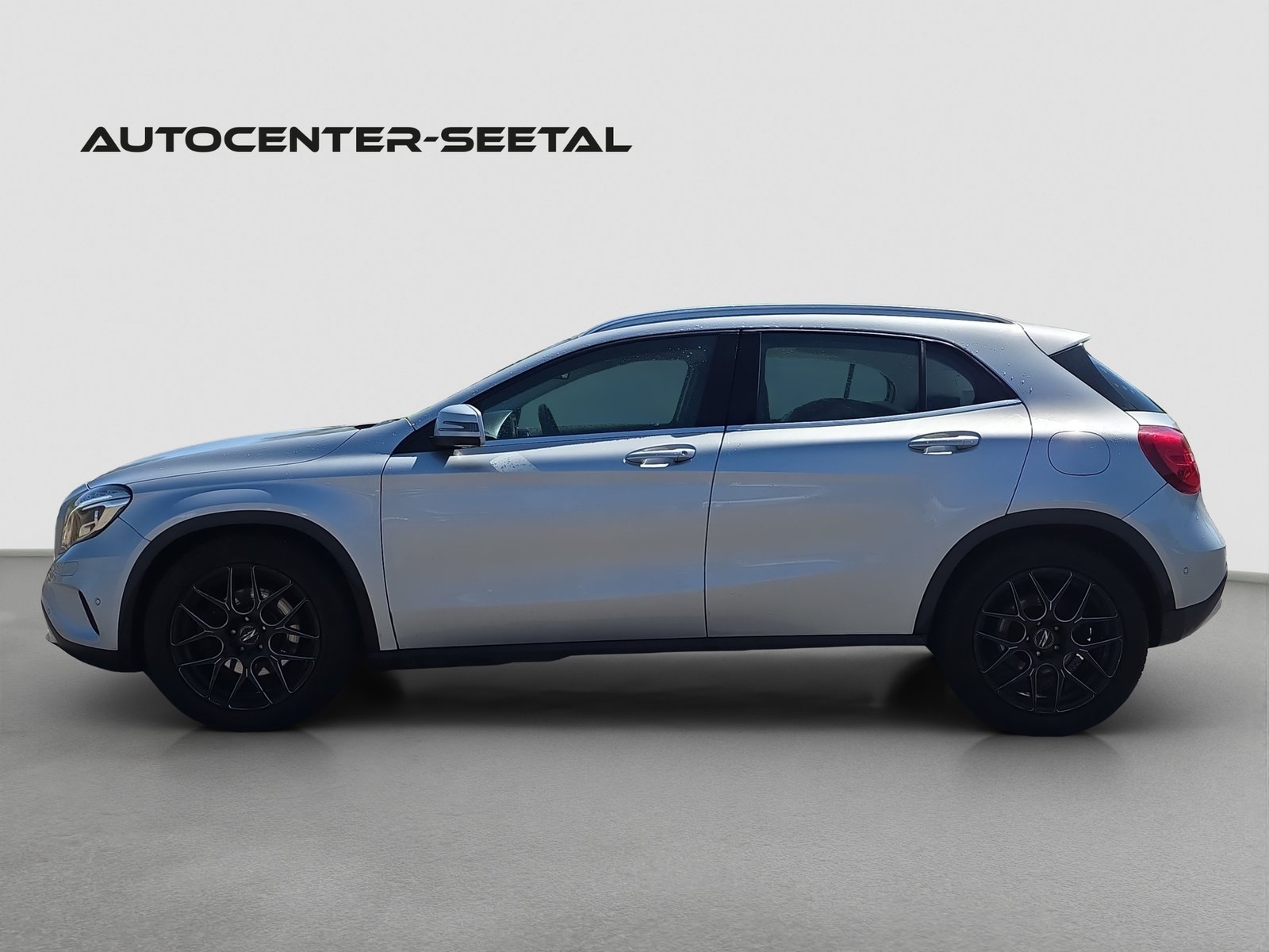 MERCEDES-BENZ GLA 250 Style 4Matic 7G-DCT, Essence, Occasion / Utilisé, Automatique - 5