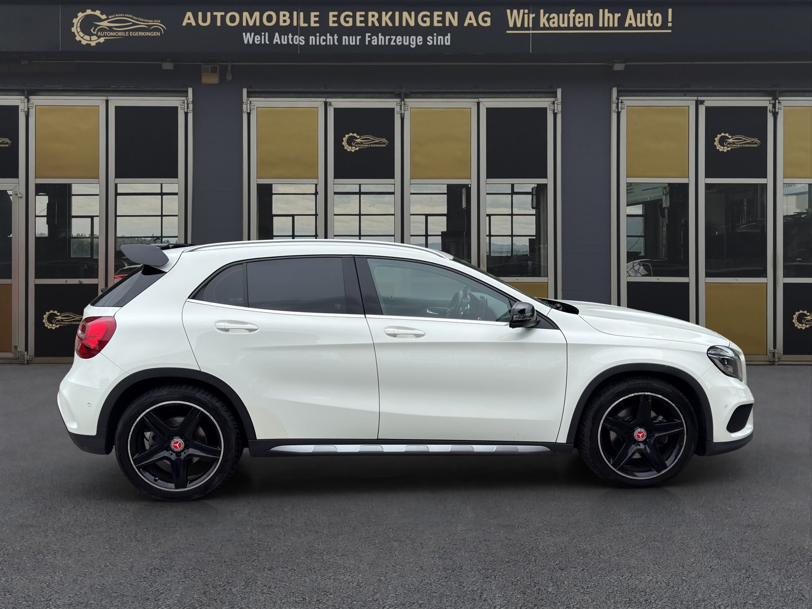 MERCEDES-BENZ GLA 250 AMG Line 4m, Petrol, Second hand / Used, Automatic - 4