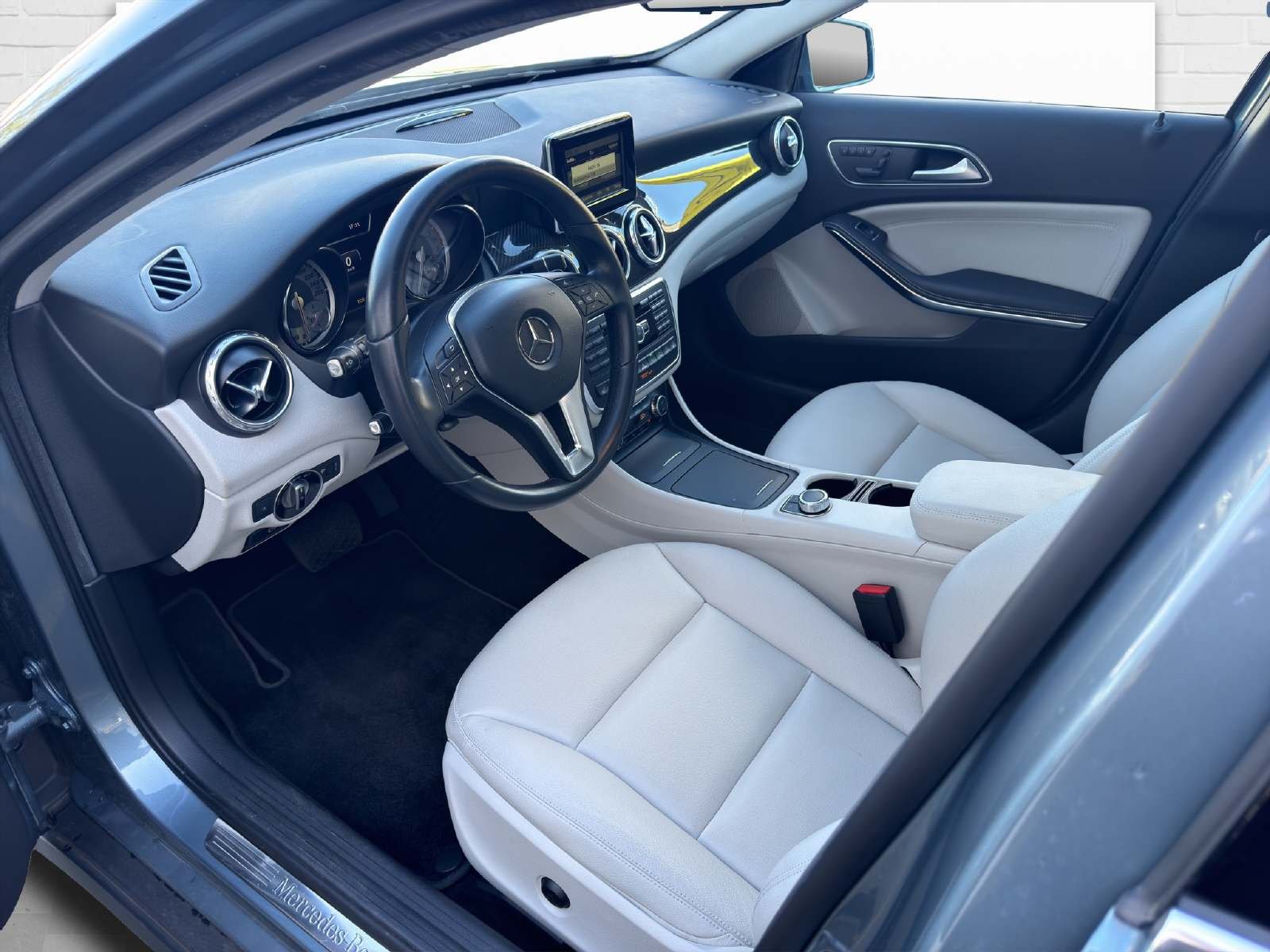 MERCEDES-BENZ GLA 250 Style 4m, Benzina, Occasioni / Usate, Automatico - 7