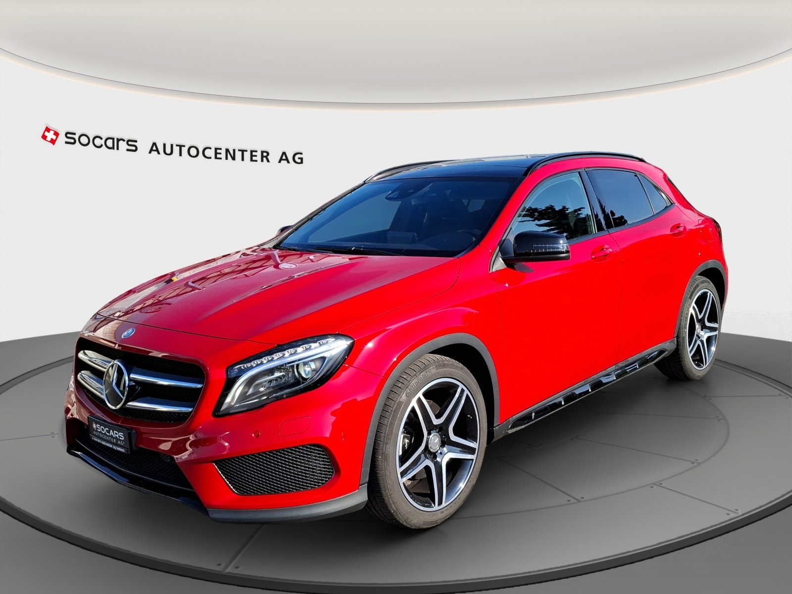 MERCEDES-BENZ GLA 250 AMG Line 4Matic 7G-DCT // 8-fach Alumi