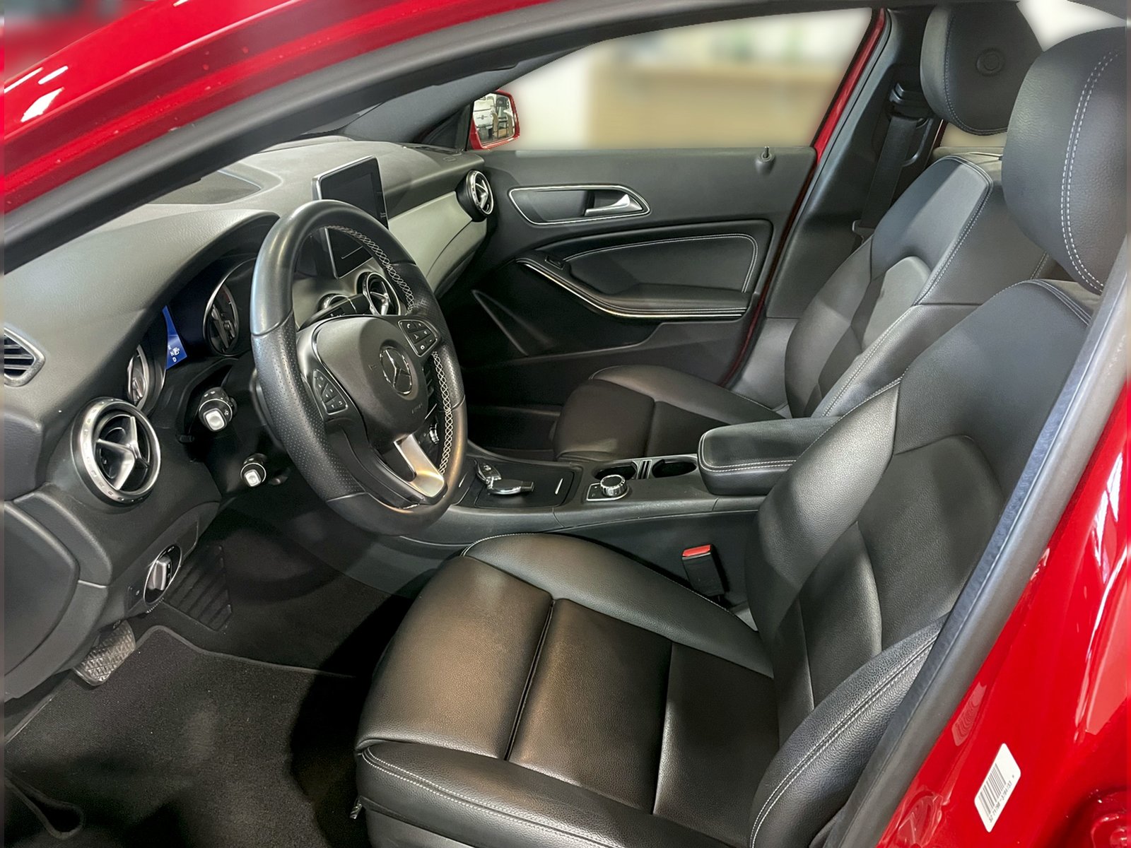 MERCEDES-BENZ GLA 250 Urban 4Matic 7G-DCT, Essence, Occasion / Utilisé, Automatique - 7