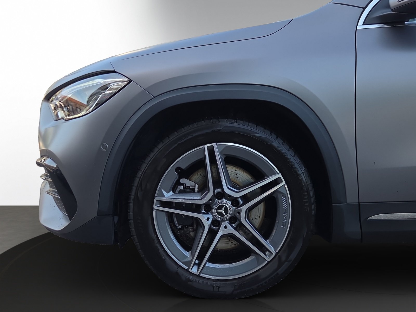 MERCEDES-BENZ GLA 250 4Matic AMG Line 8G-DCT, Benzin, Occasion / Gebraucht, Automatik - 4