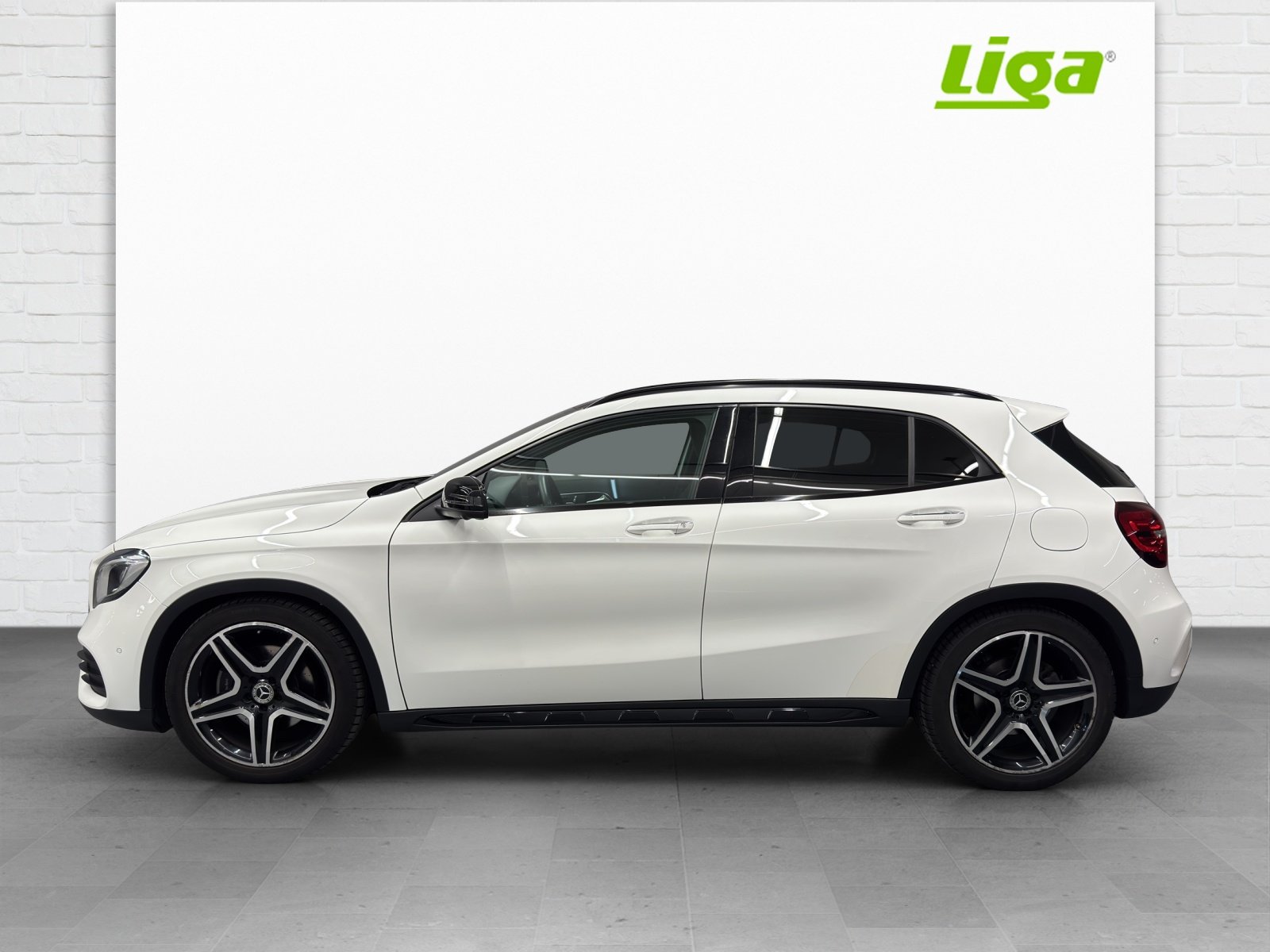 MERCEDES-BENZ GLA 250 Swiss Star AMG Line