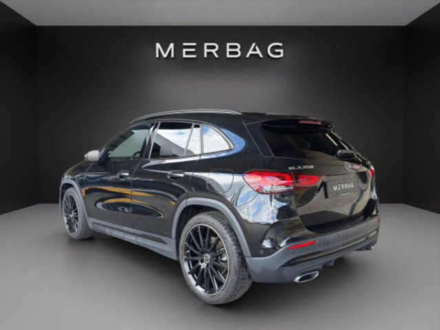 MERCEDES-BENZ GLA 250 AMG Line 4Matic, Essence, Occasion / Utilisé, Automatique - 3