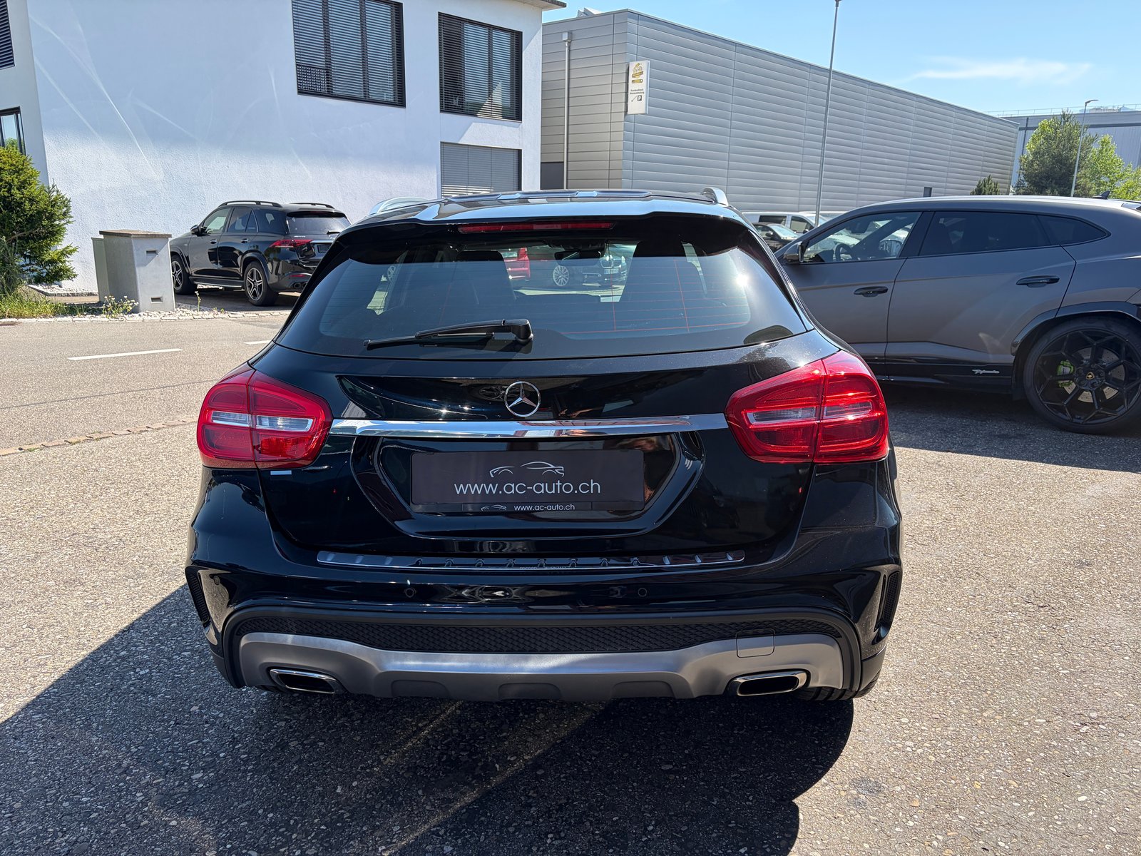 MERCEDES-BENZ GLA 250 AMG Line 4Matic 7G-DCT, Benzin, Occasion / Gebraucht, Automatik - 4