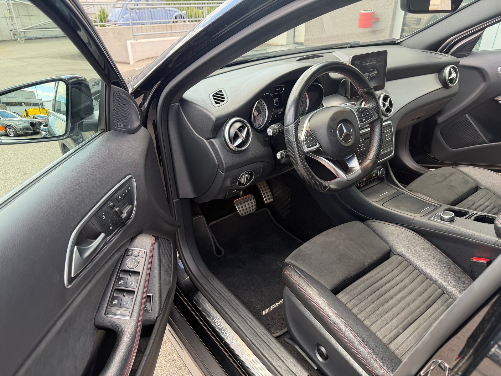 MERCEDES-BENZ GLA 250 AMG Line 4Matic 7G-DCT, Essence, Occasion / Utilisé, Automatique - 7