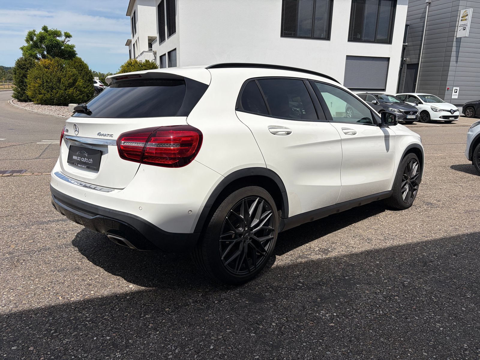MERCEDES-BENZ GLA 250 Urban Swiss Star 4Matic 7G-DCT, Benzin, Occasion / Gebraucht, Automatik - 6