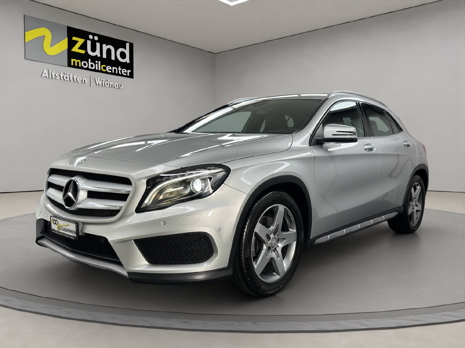 MERCEDES-BENZ GLA 250 AMG Line 4m