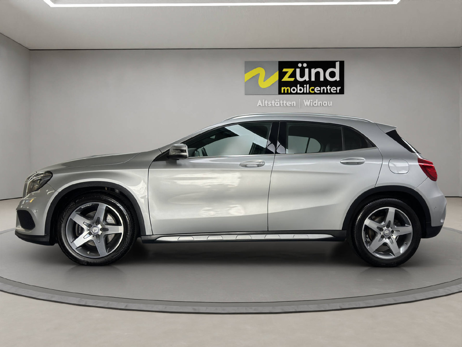 MERCEDES-BENZ GLA 250 AMG Line 4m, Benzin, Occasion / Gebraucht, Automatik - 2