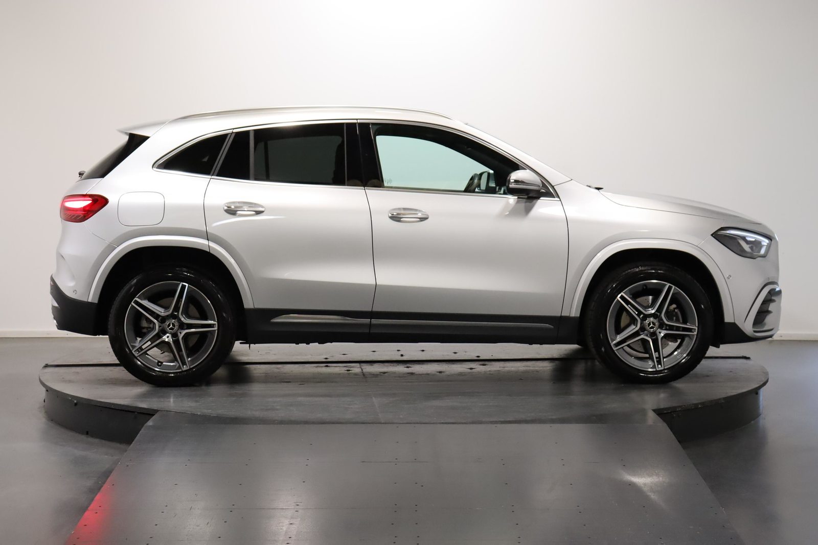MERCEDES-BENZ GLA 250 e Progressive, Plug-in-Hybrid Petrol/Electric, Second hand / Used, Automatic - 4