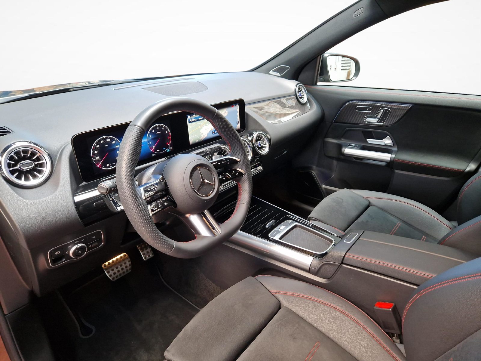 MERCEDES-BENZ GLA 250 4MATIC Swiss Star AMG Line, Mild-Hybrid Petrol/Electric, Second hand / Used, Automatic - 5