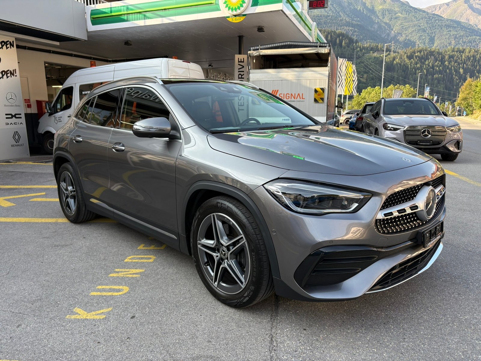 MERCEDES-BENZ GLA 250 AMG Line 4Matic, Petrol, Second hand / Used, Automatic - 3