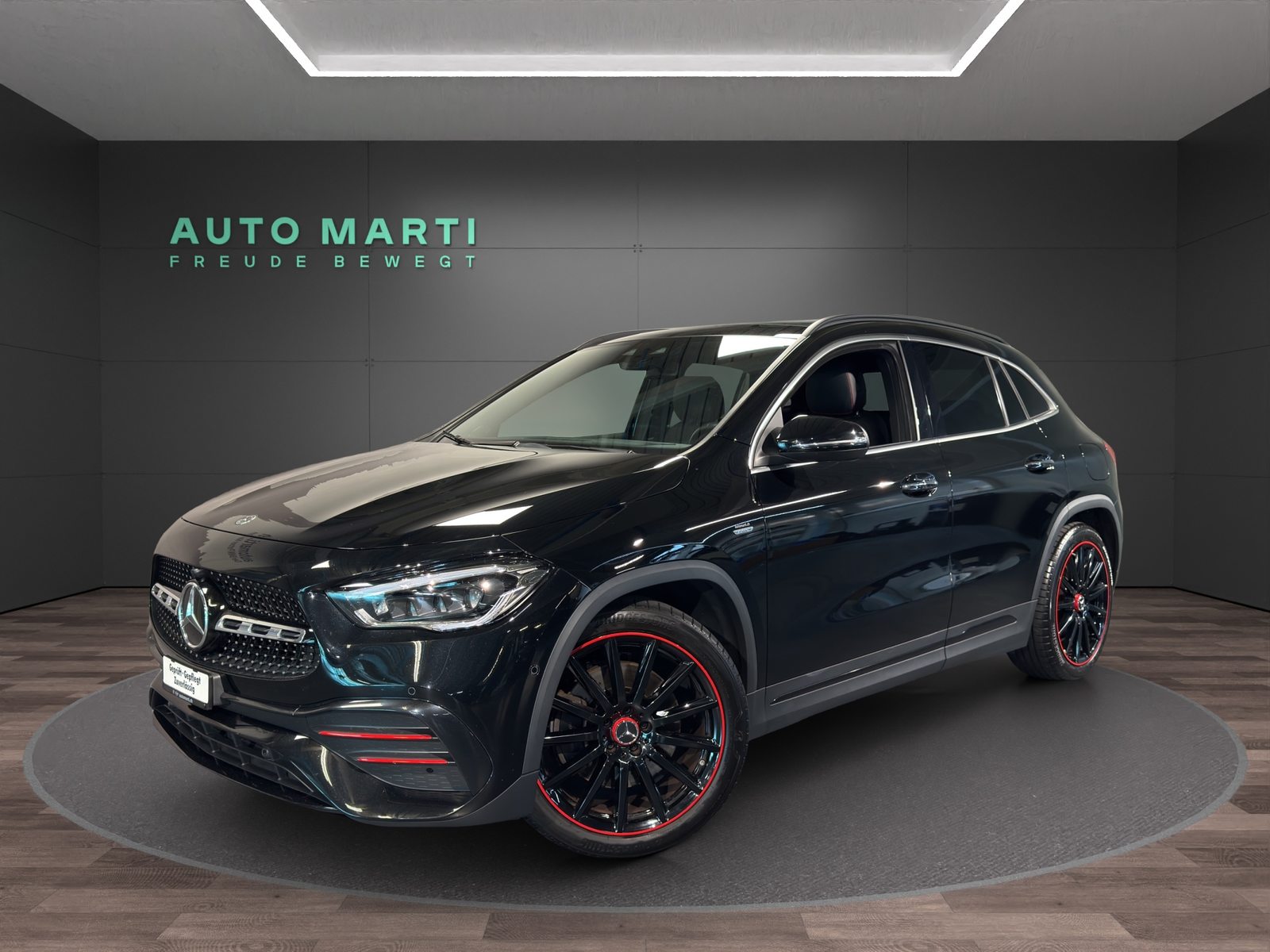MERCEDES-BENZ GLA 250 Style 4matic