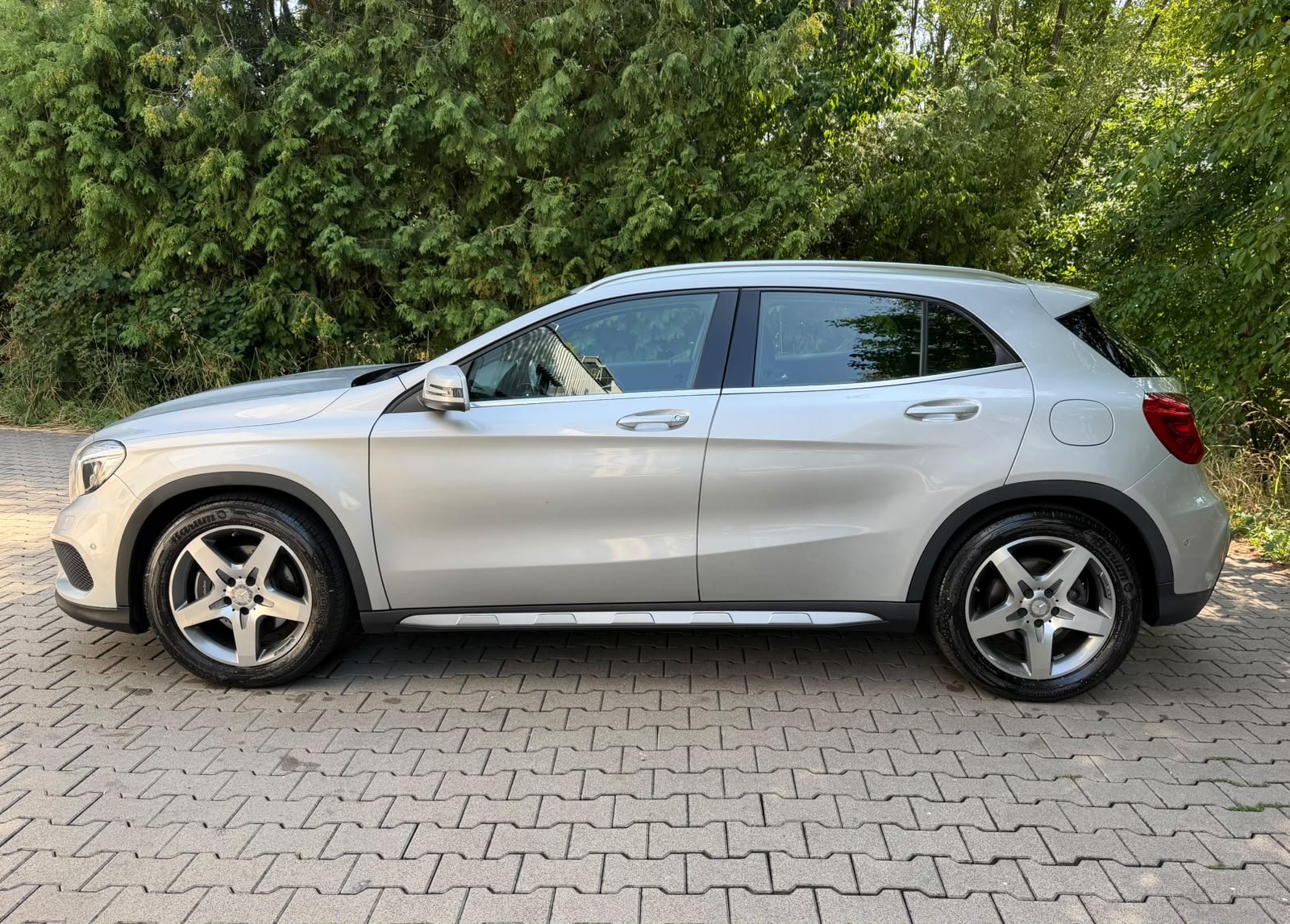 MERCEDES-BENZ GLA 250 AMG Line 4Matic 7G-DCT, Benzin, Occasion / Gebraucht, Automatik - 2