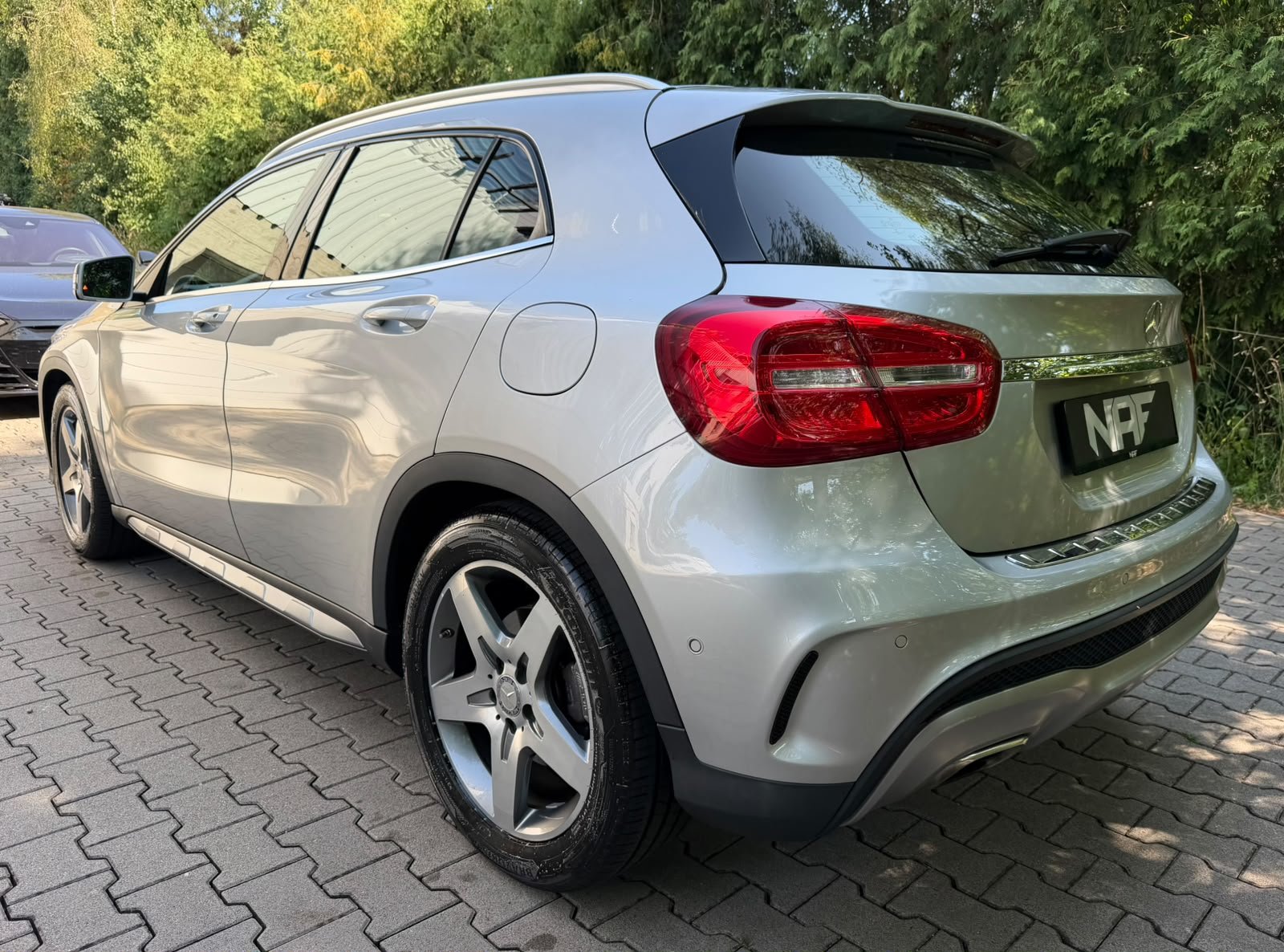 MERCEDES-BENZ GLA 250 AMG Line 4Matic 7G-DCT, Benzin, Occasion / Gebraucht, Automatik - 3