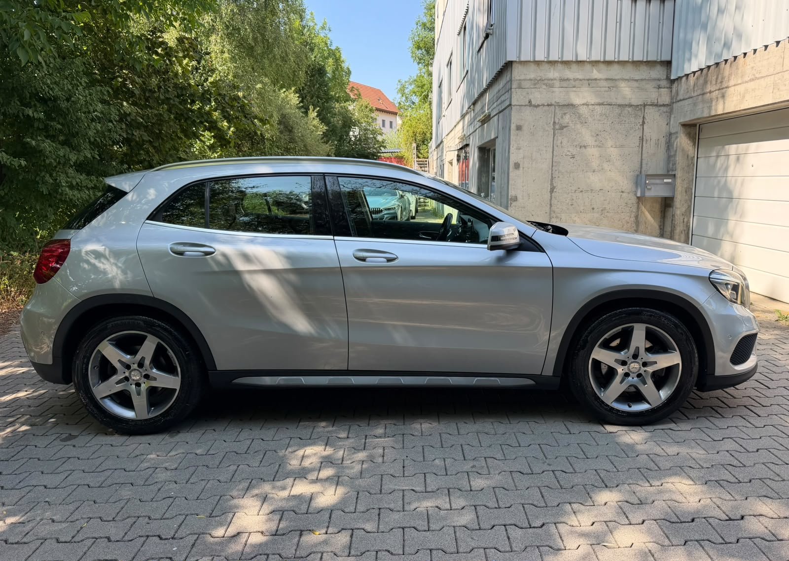 MERCEDES-BENZ GLA 250 AMG Line 4Matic 7G-DCT, Benzin, Occasion / Gebraucht, Automatik - 6