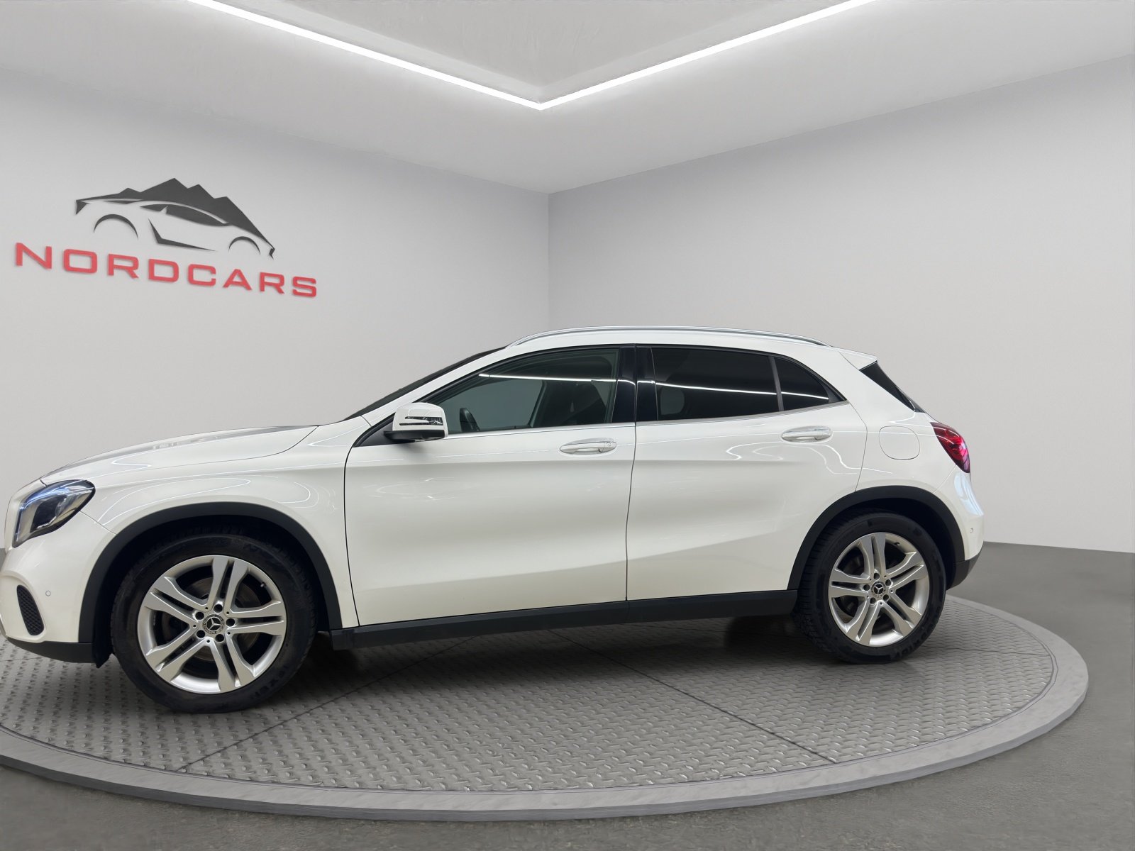 MERCEDES-BENZ GLA 250 4Matic 7G-DCT, Benzin, Occasion / Gebraucht, Automatik - 2